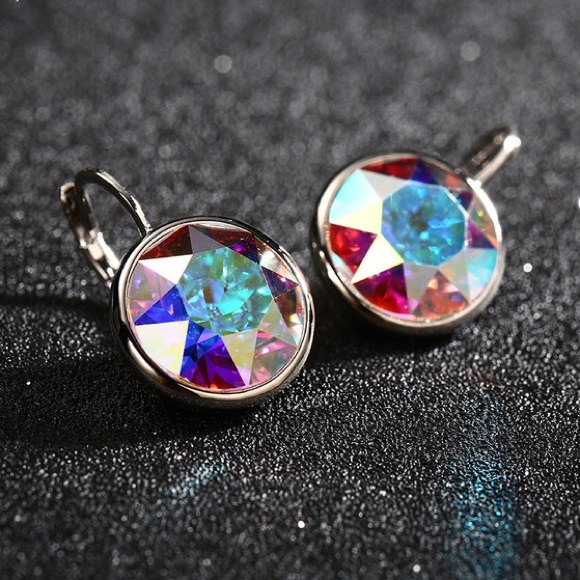 Jewelry - Swarovski Stones Leverback Earrings.
